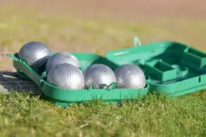 petanque-balls-in-a-box-on-the-grass-2026-01-07-02-27-25-utc-1